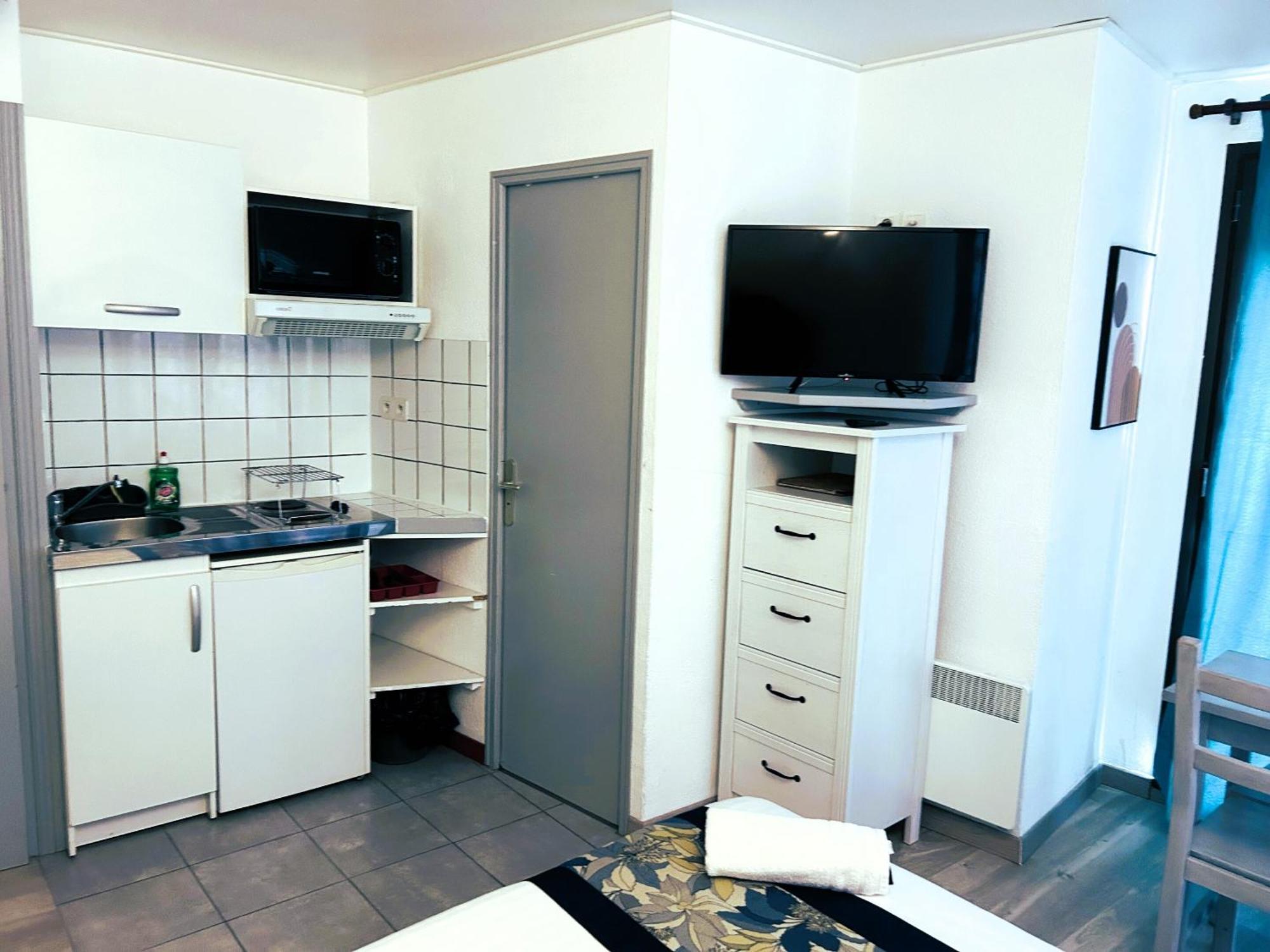 Gabrielle Hotel Егин Екстериор снимка