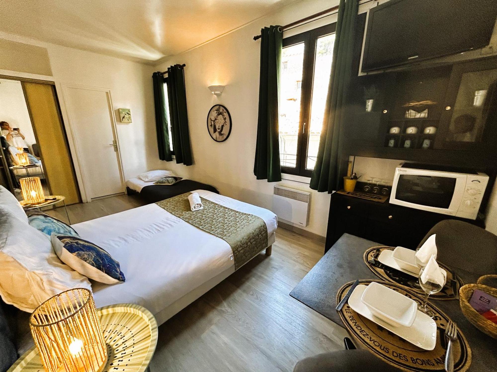 Gabrielle Hotel Егин Екстериор снимка