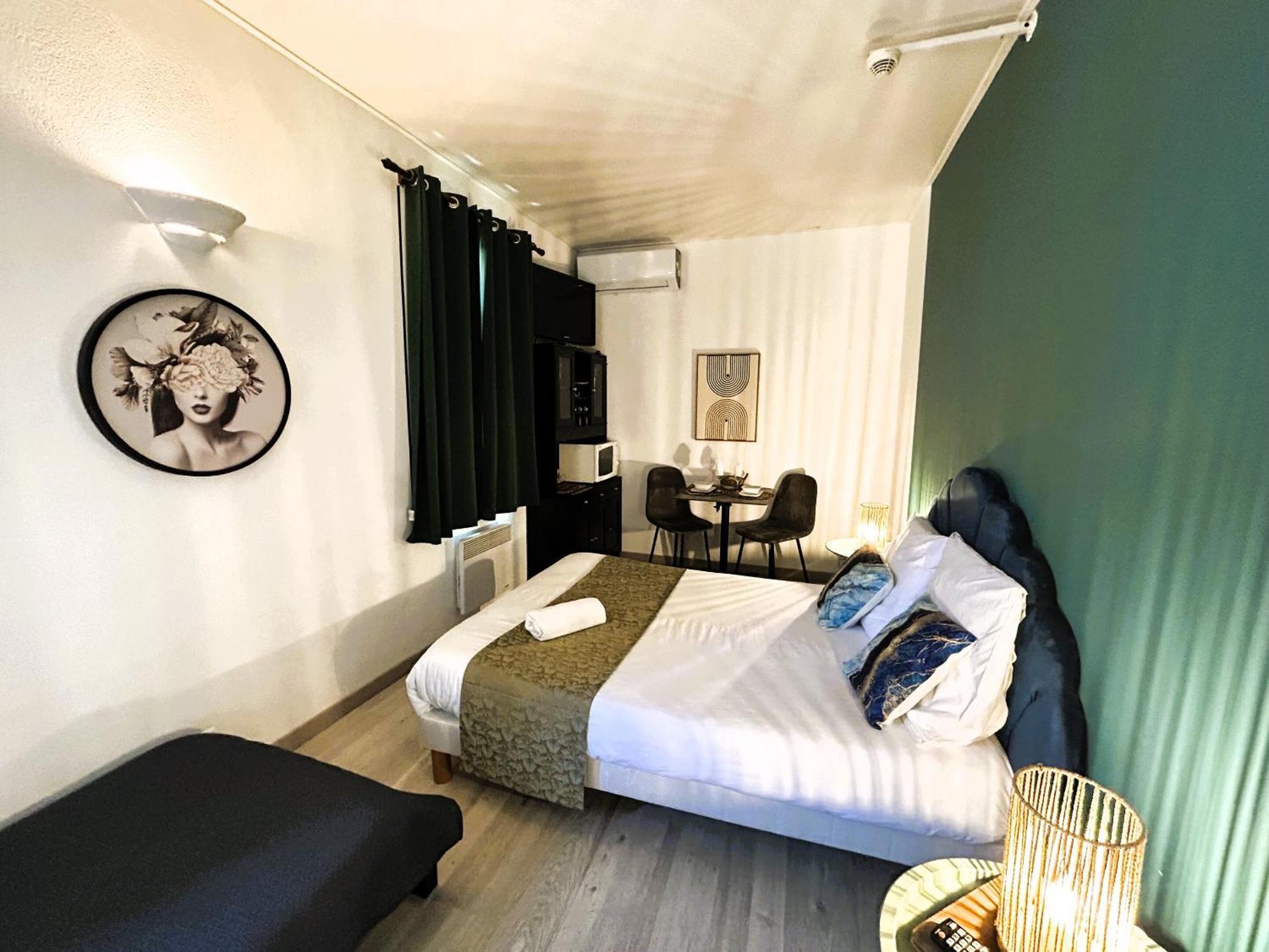 Gabrielle Hotel Егин Екстериор снимка