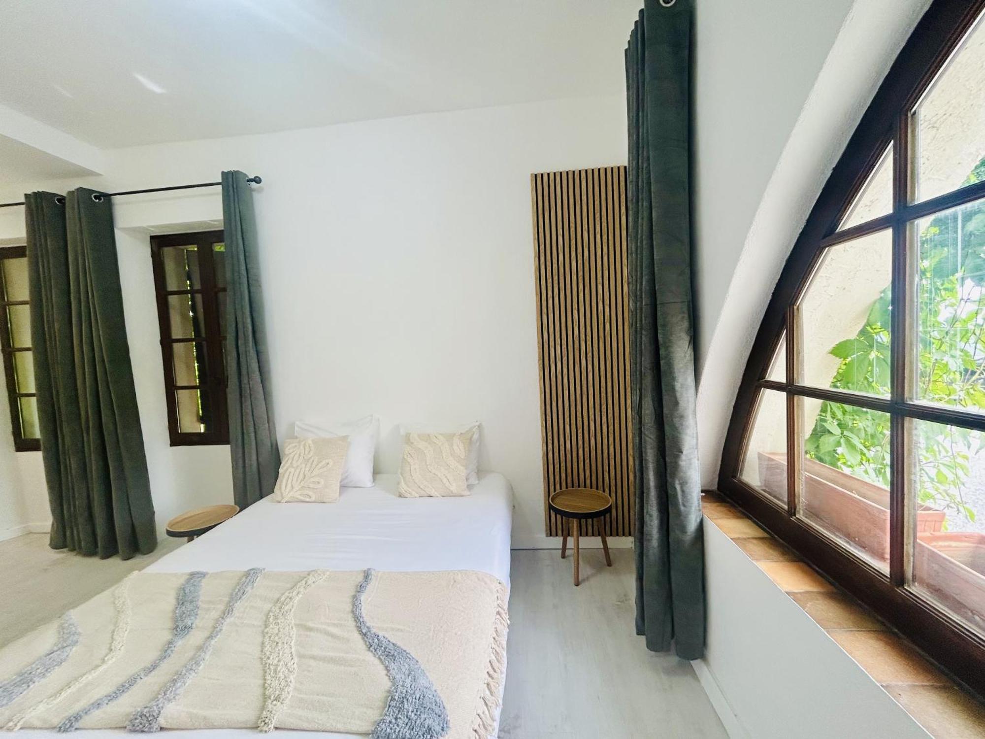 Gabrielle Hotel Егин Екстериор снимка